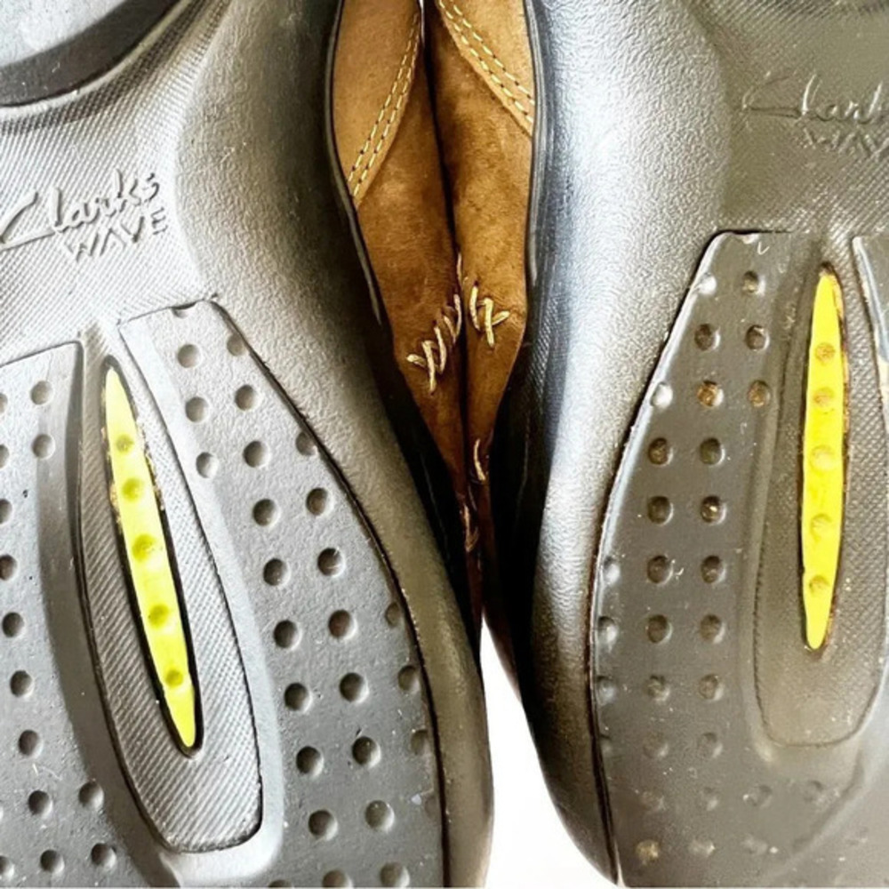 Clarks Wave Olive Green Nubuck Suede Bucs Women’s Size 7 Strap‎ Detail READ - Picture 8 of 11
